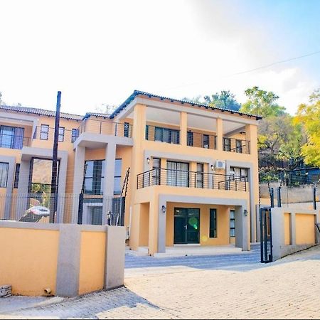Tindlovu Guesthouse Mbombela Exterior photo